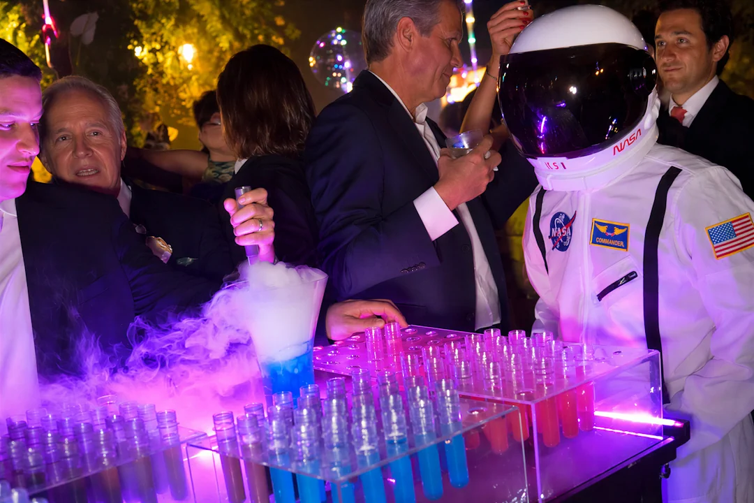 Cócteles en formato shot, servidos en tubos de ensayo y disponibles con o sin licor, creados para añadir una experiencia diferente en la hora loca