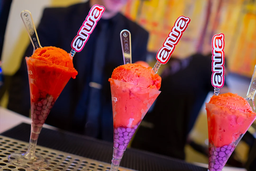 Cócteles que se convierten en sorbetes frente a los invitados con la utilización de hielo seco, creando un verdadero momento de show cooking