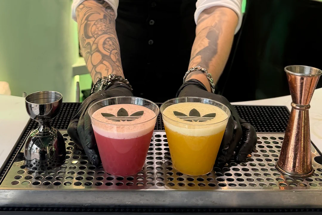 Barras de coctelería clásica y de autor desarrollando recetas personalizadas en sabores, colores y presentaciones adaptadas a tu evento
